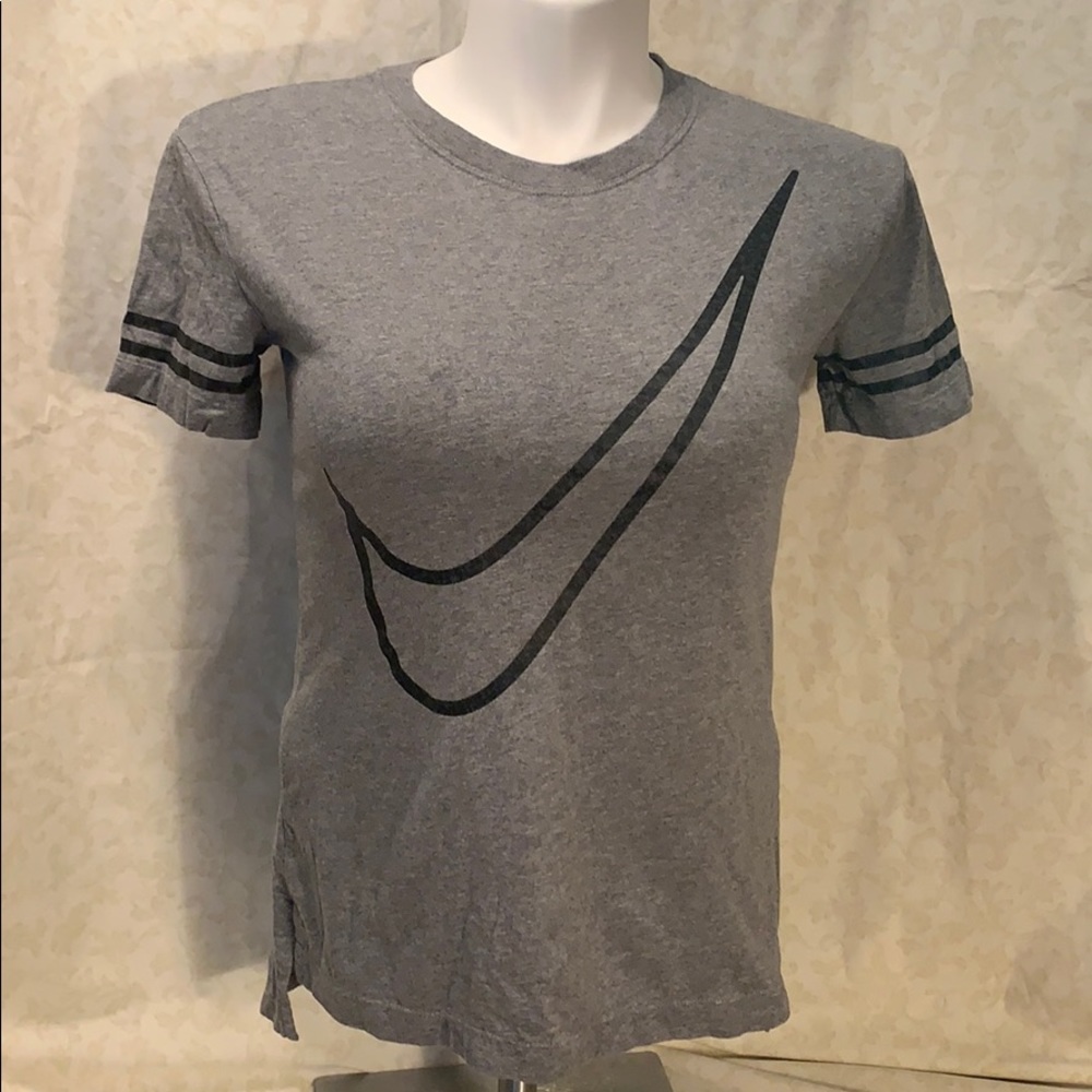 Nike Varsity short sleeve tee with camo swoosh.